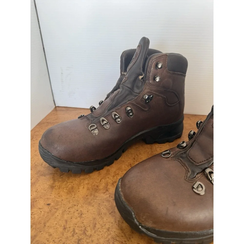 VASQUE 7134 Men's Hiking Boots Brown Leather Vibram Soles Size 10 USA